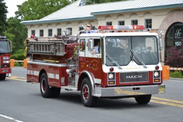 Zdjęcie przedstawia wóz strażacki